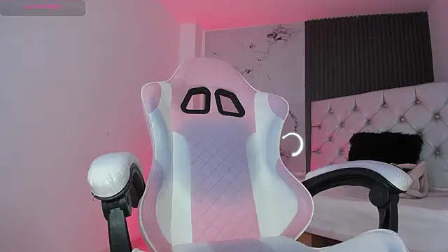 chloesagee online show from February 5, 9:53 pm