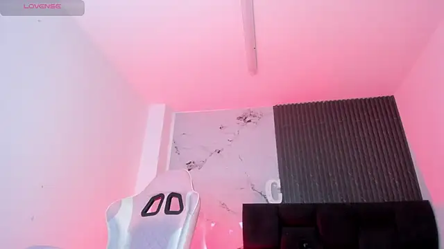 chloesagee online show from May 21, 2:07 am