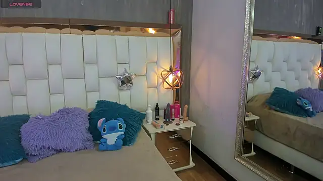 Foxxy Doll online show from May 4, 2:44 pm