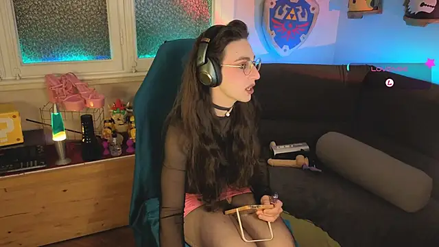 Zesty Peach online show from May 18, 12:10 am