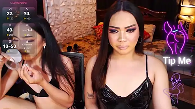 GODDESSHUGECOCKANDREA online show from May 9, 5:30 pm