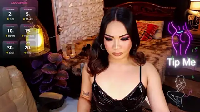 GODDESSHUGECOCKANDREA online show from May 11, 5:32 pm