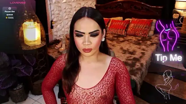 GODDESSHUGECOCKANDREA online show from May 27, 5:32 pm