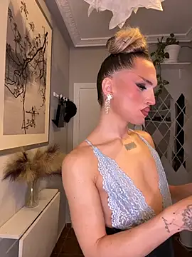 lacattiva online show from October 8, 8:21 pm