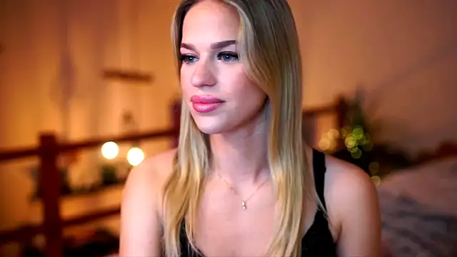 Emilyvanroessel online show from October 30, 7:02 pm