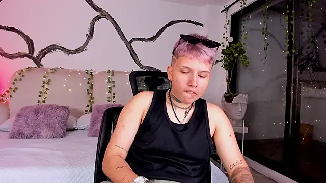 AlanRed  online show from October 5, 3:40 am