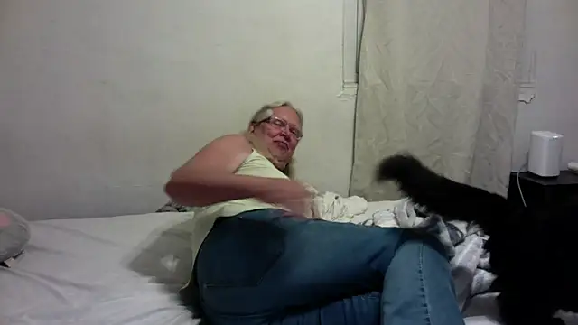 OldLadySara online show from October 20, 12:36 am