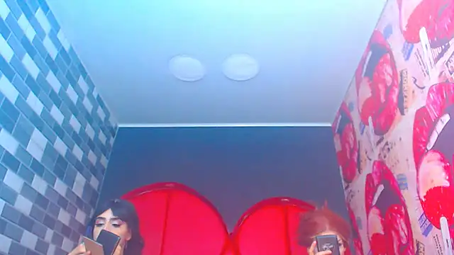 julessxcharlotte online show from January 7, 2:20 pm