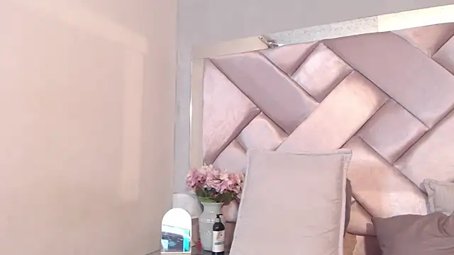 Ashleyroberst online show from April 24, 6:22 pm