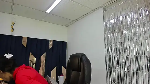 Aisha hotts777 online show from May 11, 3:45 am