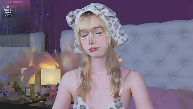 cutetomie online show from May 3, 9:19 pm
