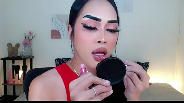 Snapshot of Lessandra_Lust chatting on October 11, 4:26 am Lessandra Lust online show from October 11, 4:26 am