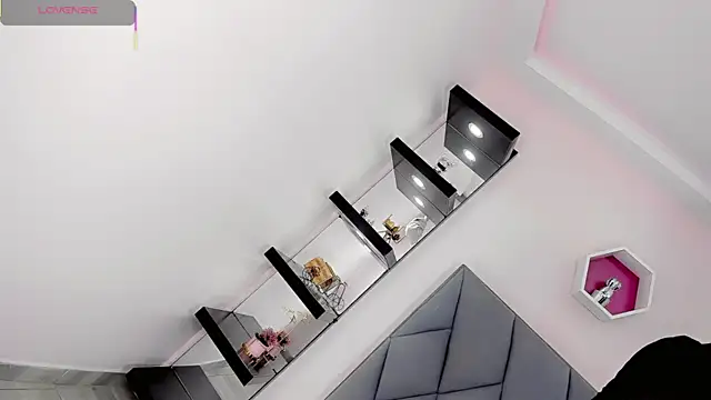 Amira Ember online show from November 27, 8:32 pm