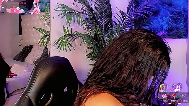 Valeria Swett  online show from May 9, 9:08 pm