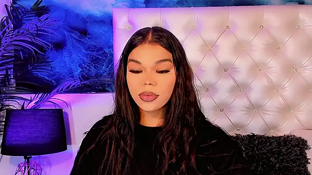 Valeria Swett  online show from May 16, 8:30 pm