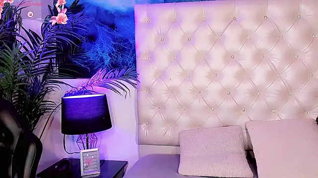 Valeria Swett  online show from May 24, 9:56 pm