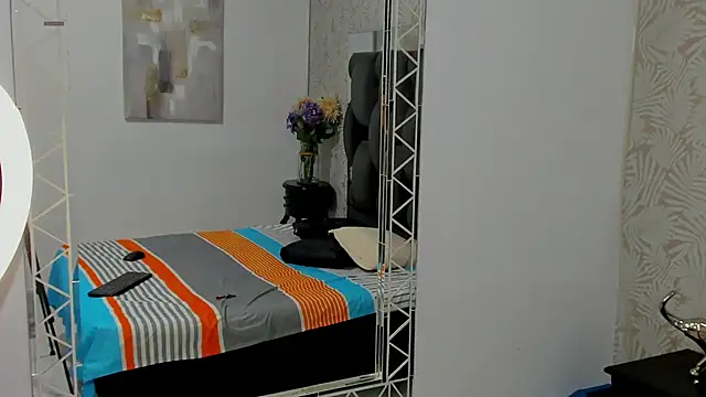 Snapshot of MissDiabla_ chatting on October 6, 7:36 pm MissDiabla online show from October 6, 7:36 pm