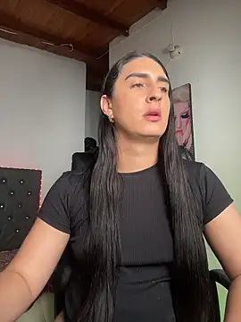 lola diez online show from May 15, 6:38 pm
