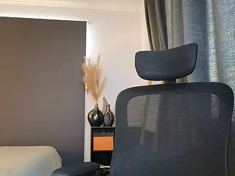 ZoeyJohnson online show from May 16, 3:37 am