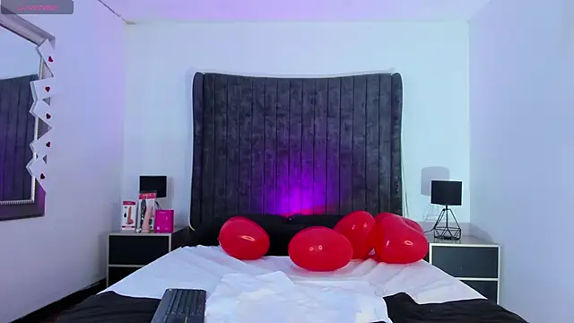 VanessaParis   online show from February 15, 11:36 pm