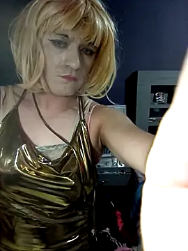 Snapshot of transreyna chatting on February 27, 8:39 am transreyna online show from February 27, 8:39 am