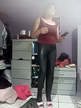 Snapshot of transreyna chatting on September 29, 10:37 am transreyna online show from September 29, 10:37 am