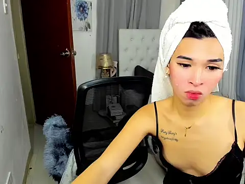 hardcocktwink online show from November 6, 6:30 pm