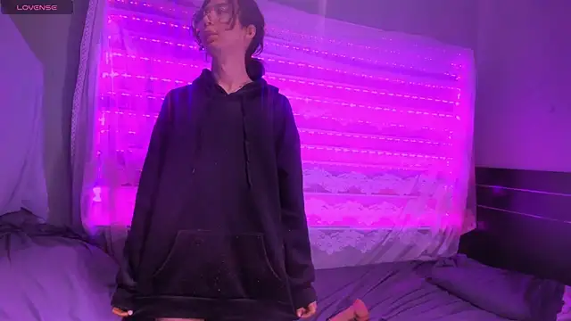 najimi uwu online show from November 12, 9:36 pm