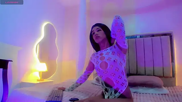 daniela acosta online show from October 27, 11:07 am