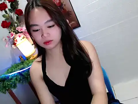 lustfullakim online show from May 24, 10:45 am