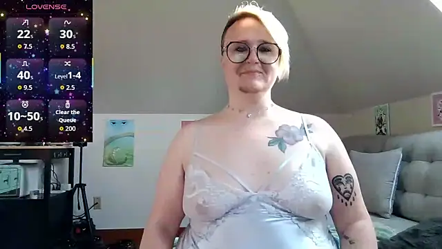 queerlyjaz online show from May 1, 2:21 pm