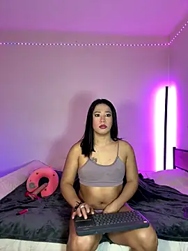 michelleowens21 online show from December 1, 7:11 am