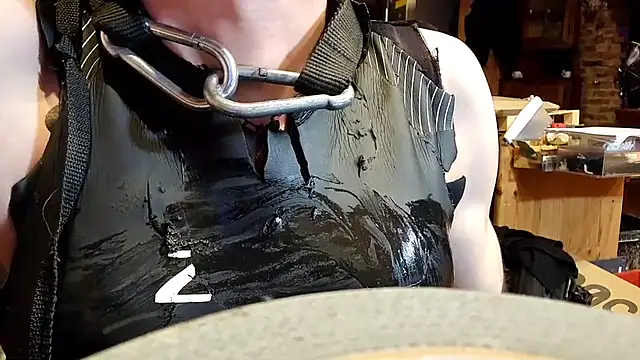 laaralatexxa BDSM online show from December 3, 7:01 am