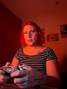 alien ate red online show from December 17, 1:00 am