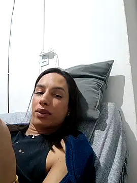ofjuliaa online show from May 14, 12:09 am