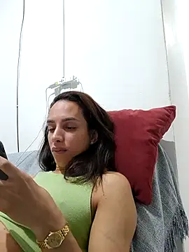 ofjuliaa online show from May 17, 5:40 am