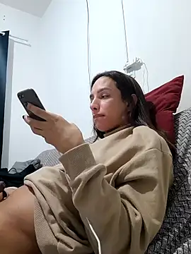 ofjuliaa online show from May 24, 3:47 am