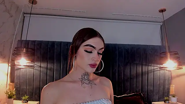 lizz lunna online show from February 3, 10:36 pm