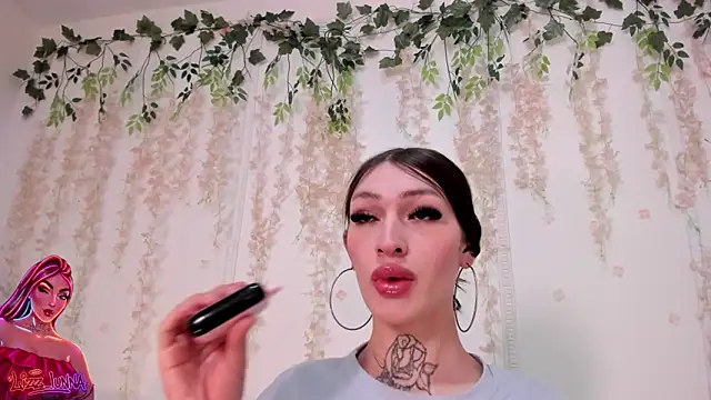 lizz lunna online show from May 5, 11:33 pm