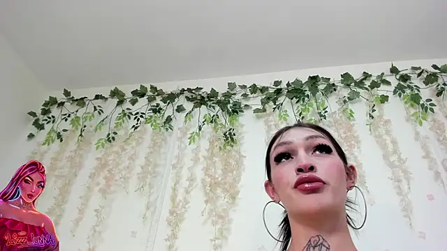 lizz lunna online show from May 7, 2:07 am