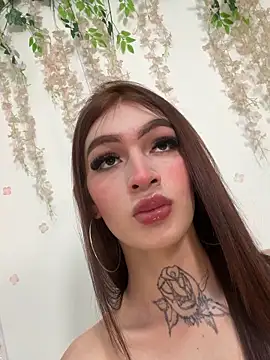 lizz lunna online show from May 13, 9:46 pm