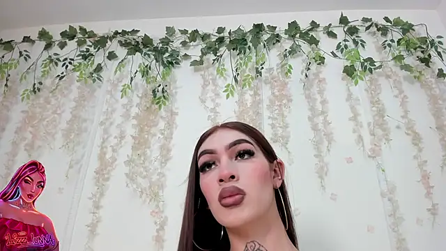 lizz lunna online show from May 15, 10:40 pm