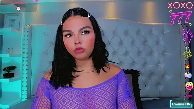 Maia Hotts online show from May 19, 8:04 pm
