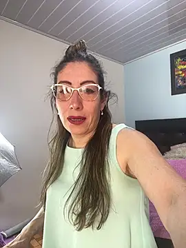 kaylaMinov  online show from May 18, 3:39 pm
