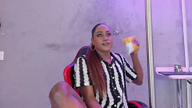 naomi  blair online show from May 14, 3:49 am