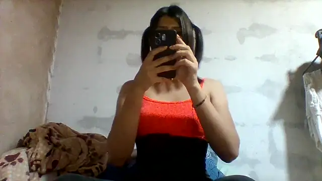lucyscay  online show from May 16, 4:21 am