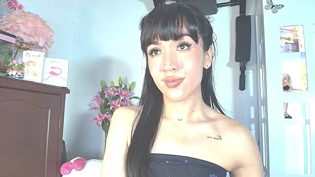 Yiyii online show from May 6, 11:05 am