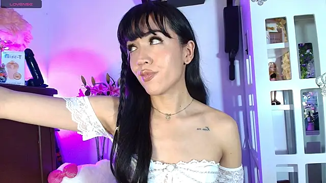 Yiyii online show from May 14, 9:12 pm