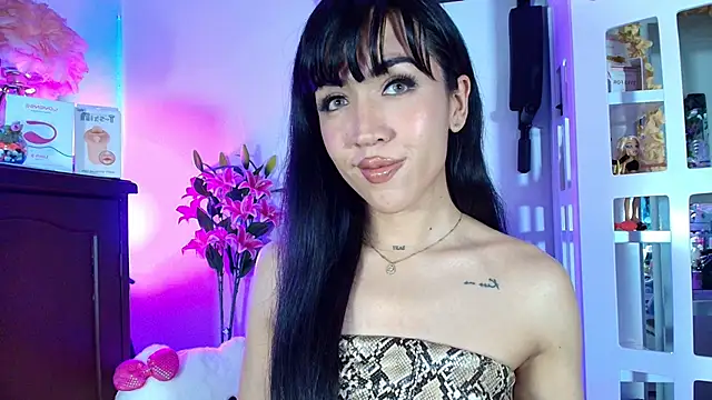 Yiyii online show from May 16, 9:40 am