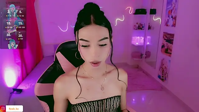 IamAndrea01 online show from May 10, 8:25 pm